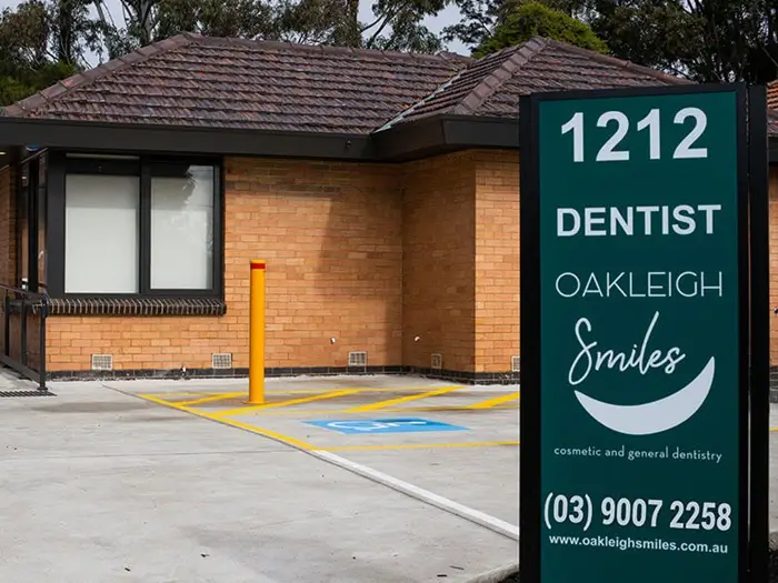 newest-photo-clinic5.1 Oakleigh-Smiles-Contact-banner