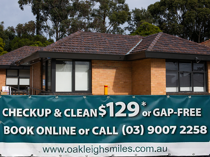 Oakleigh Smiles dental clinic exterior showing fabric banner with check-up offer Oakleigh Smiles dental clinic exterior showing fabric banner with check-up offer